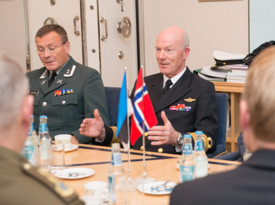 Riigikaitsekomisjoni esimees Mati Raidma kohtus Norra kaitseväe juhataja admiral Haakon Bruun-Hansseniga